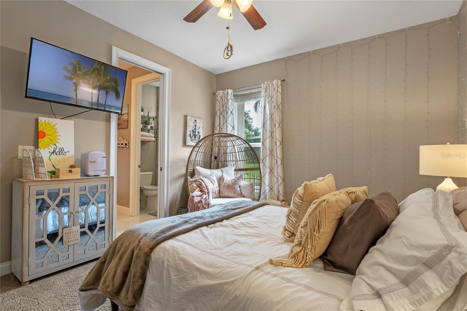 3373 Lakeview Oaks Dr