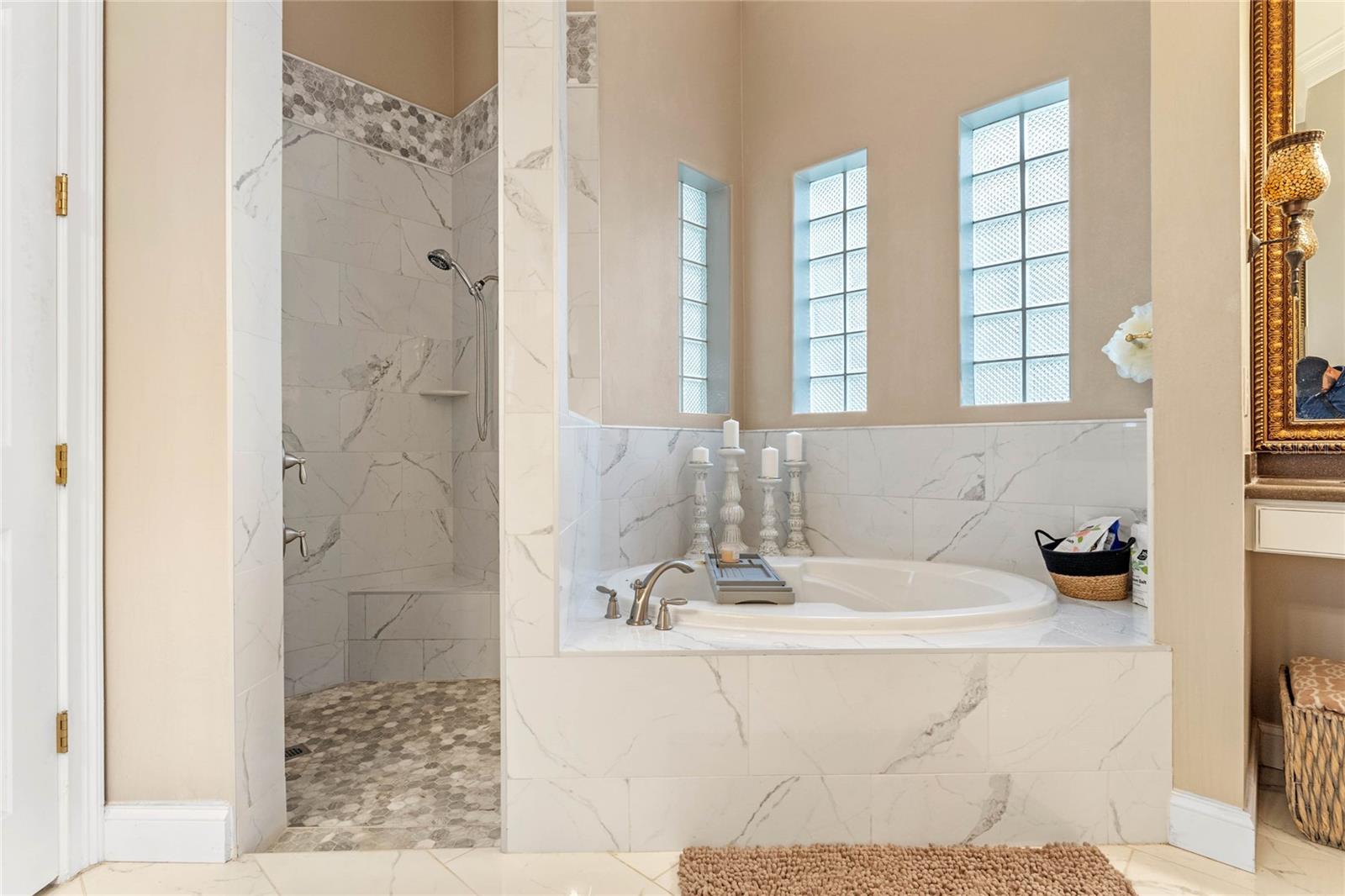 3373 Lakeview Oaks Dr