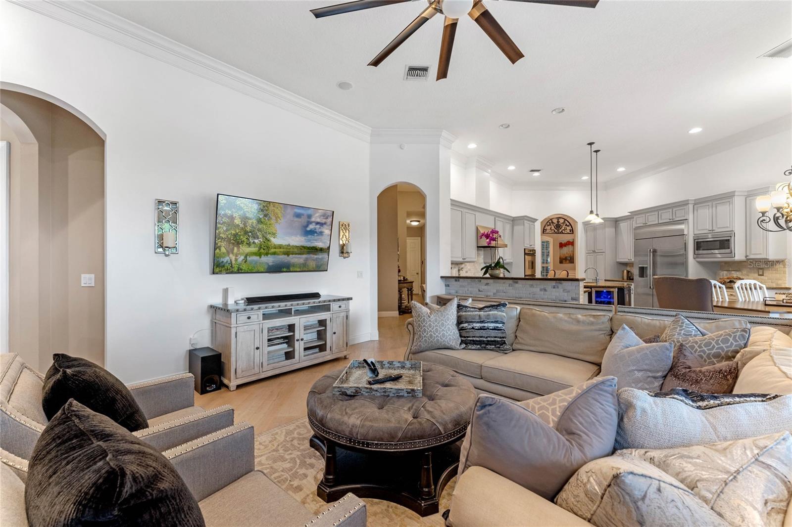 3373 Lakeview Oaks Dr