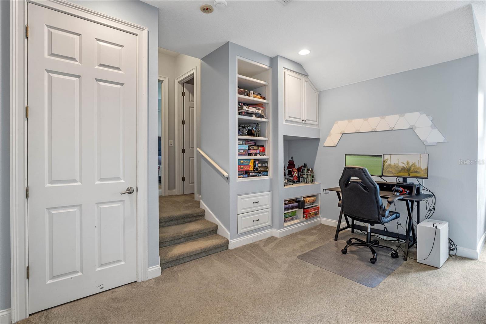 3373 Lakeview Oaks Dr