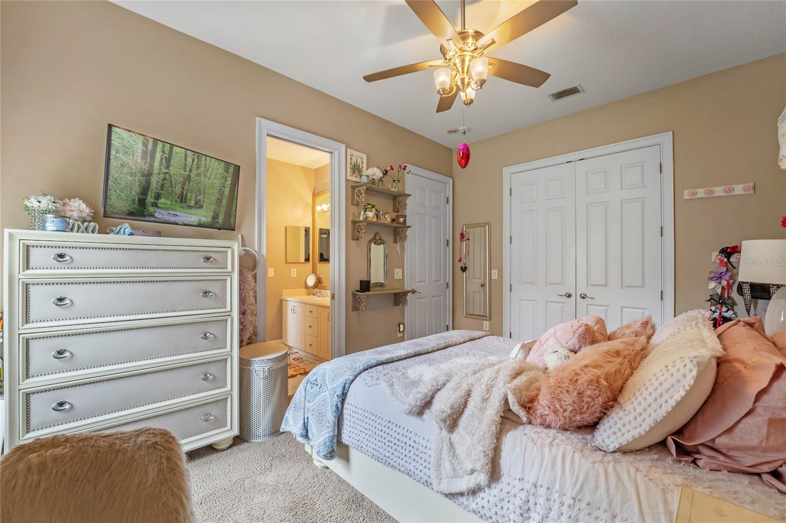 3373 Lakeview Oaks Dr