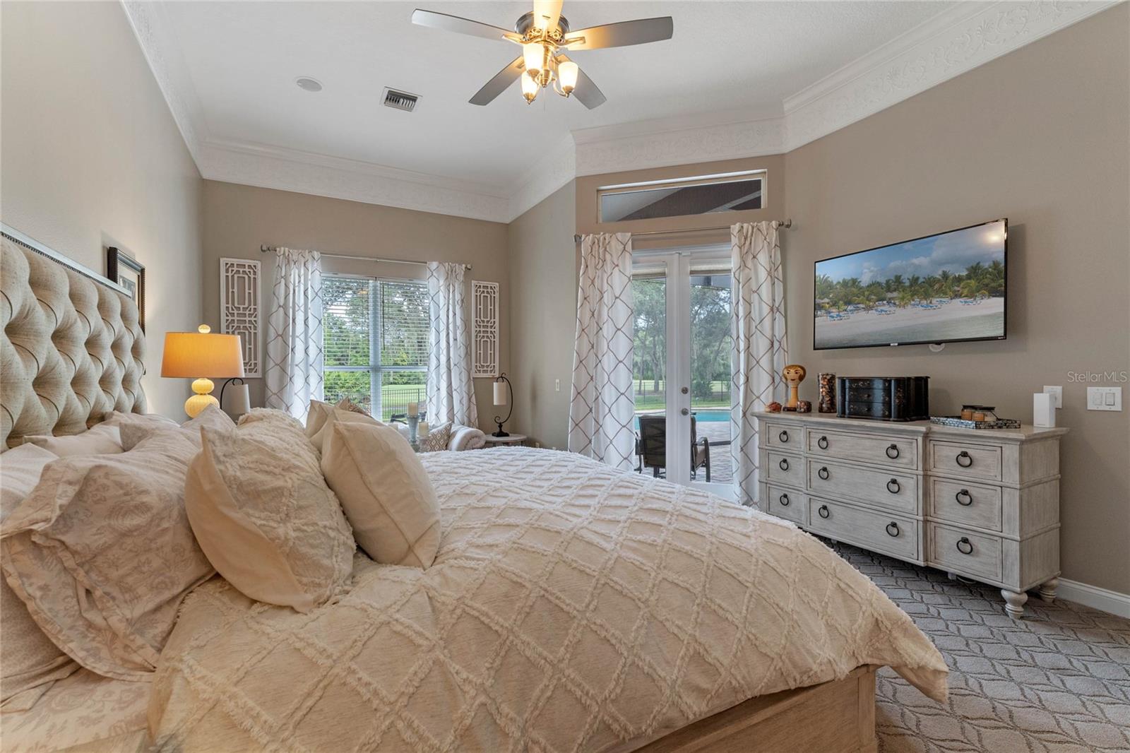 3373 Lakeview Oaks Dr