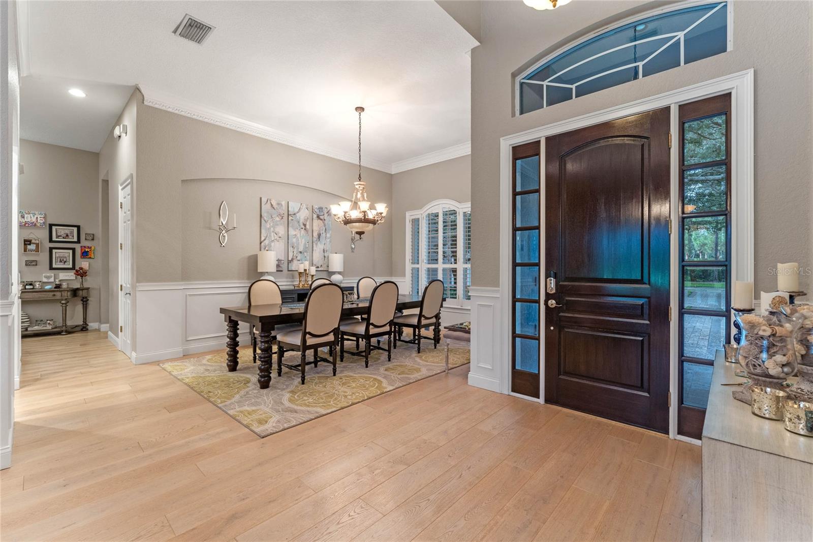 3373 Lakeview Oaks Dr