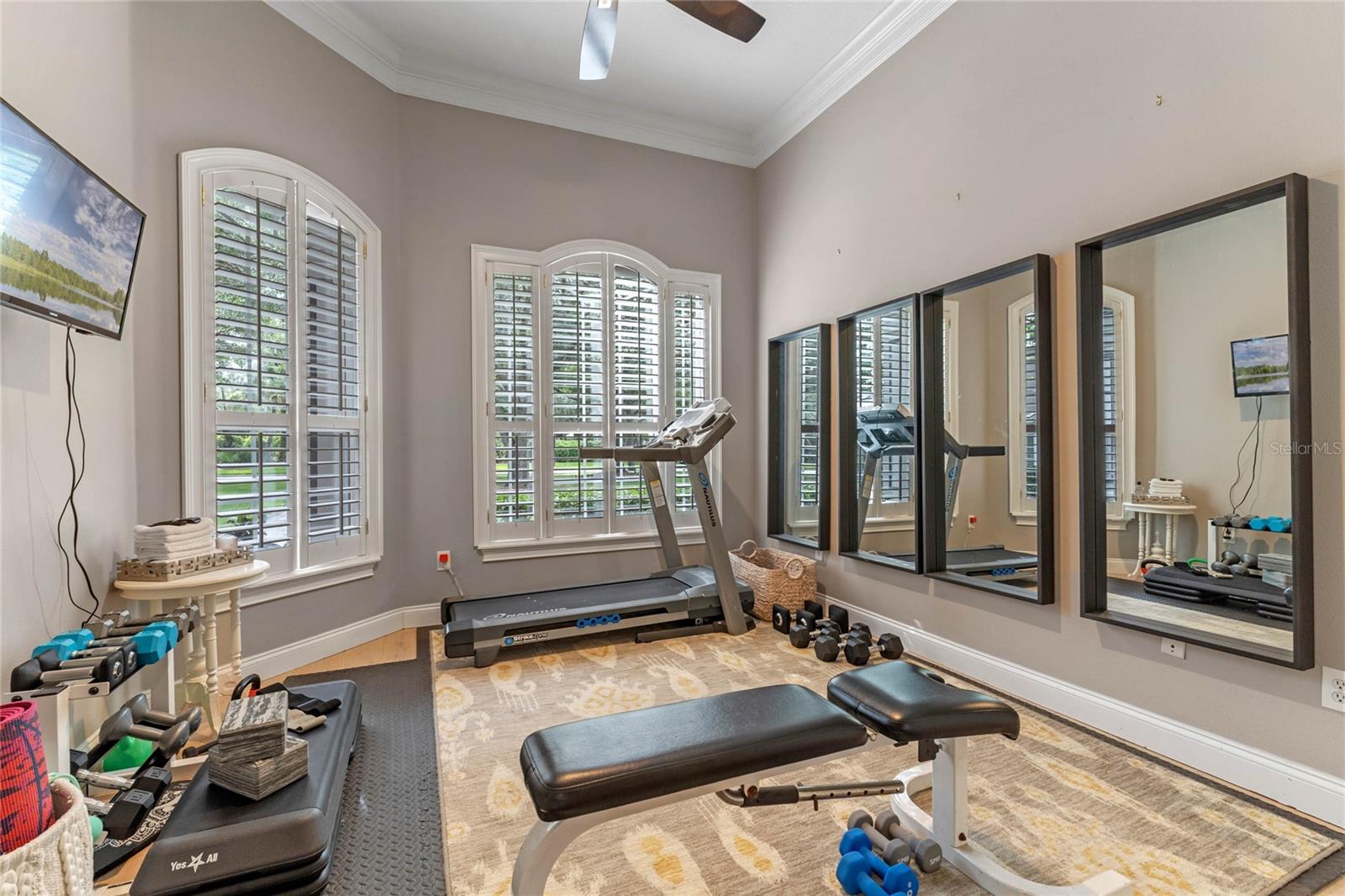 3373 Lakeview Oaks Dr