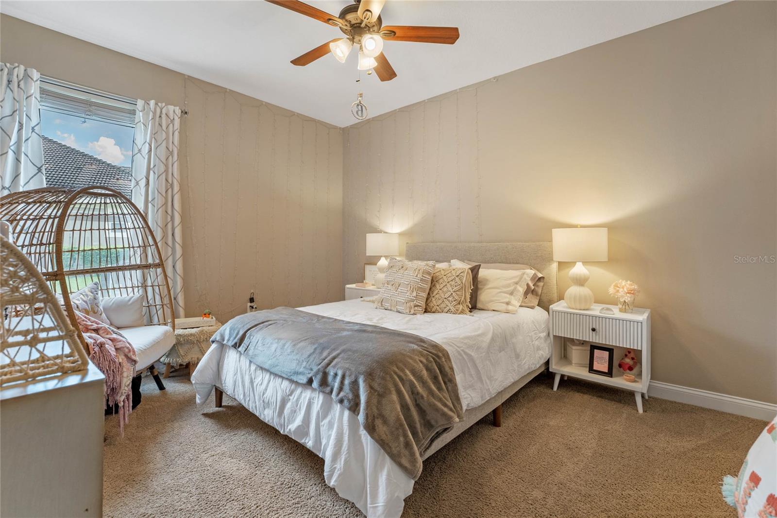 3373 Lakeview Oaks Dr