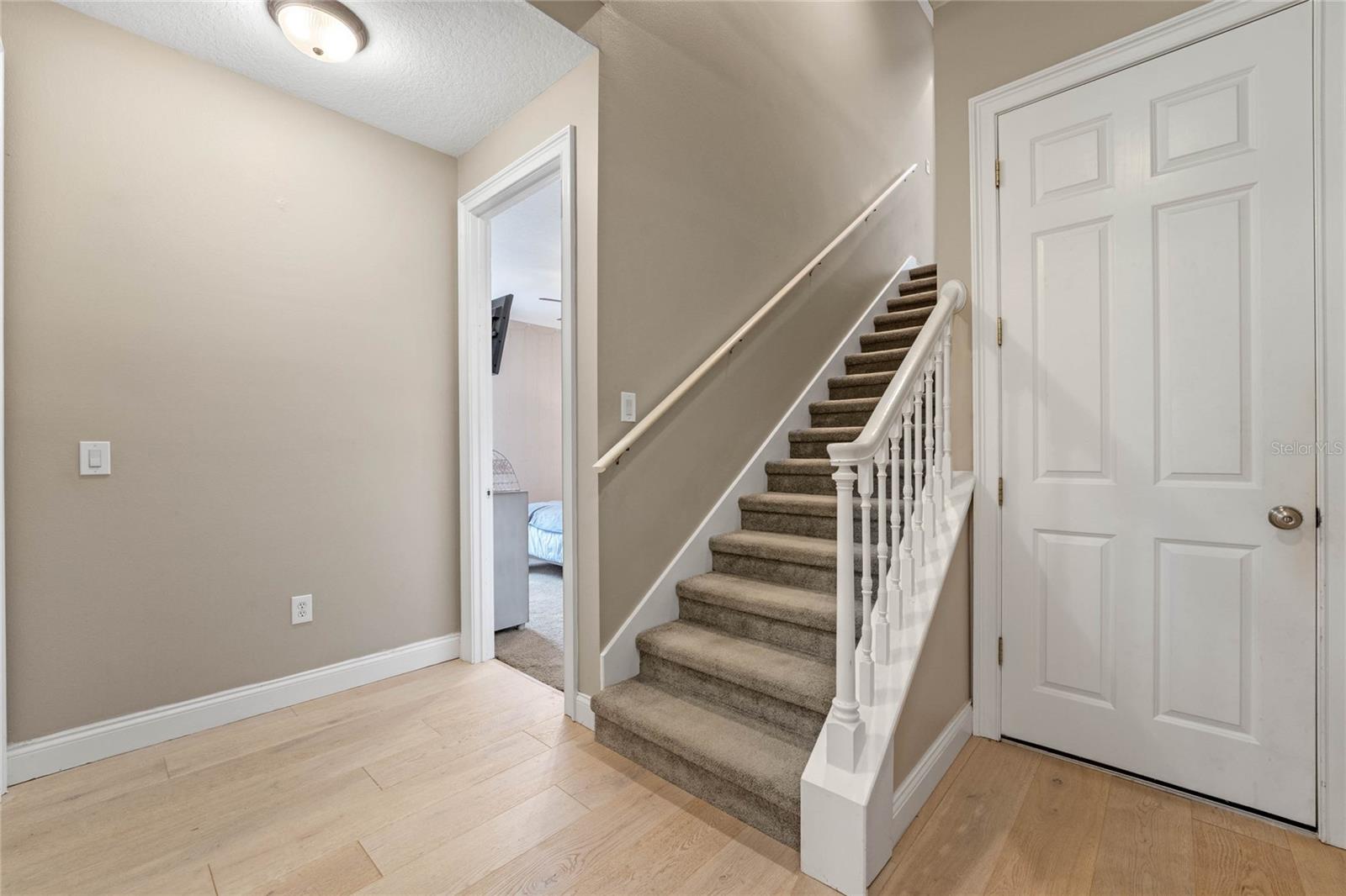 3373 Lakeview Oaks Dr