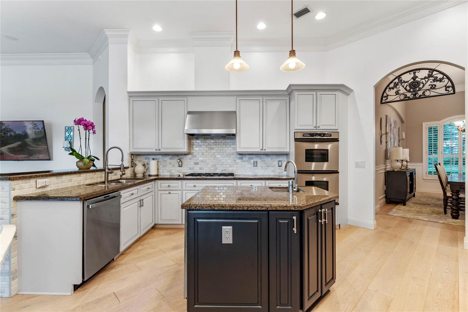 3373 Lakeview Oaks Dr