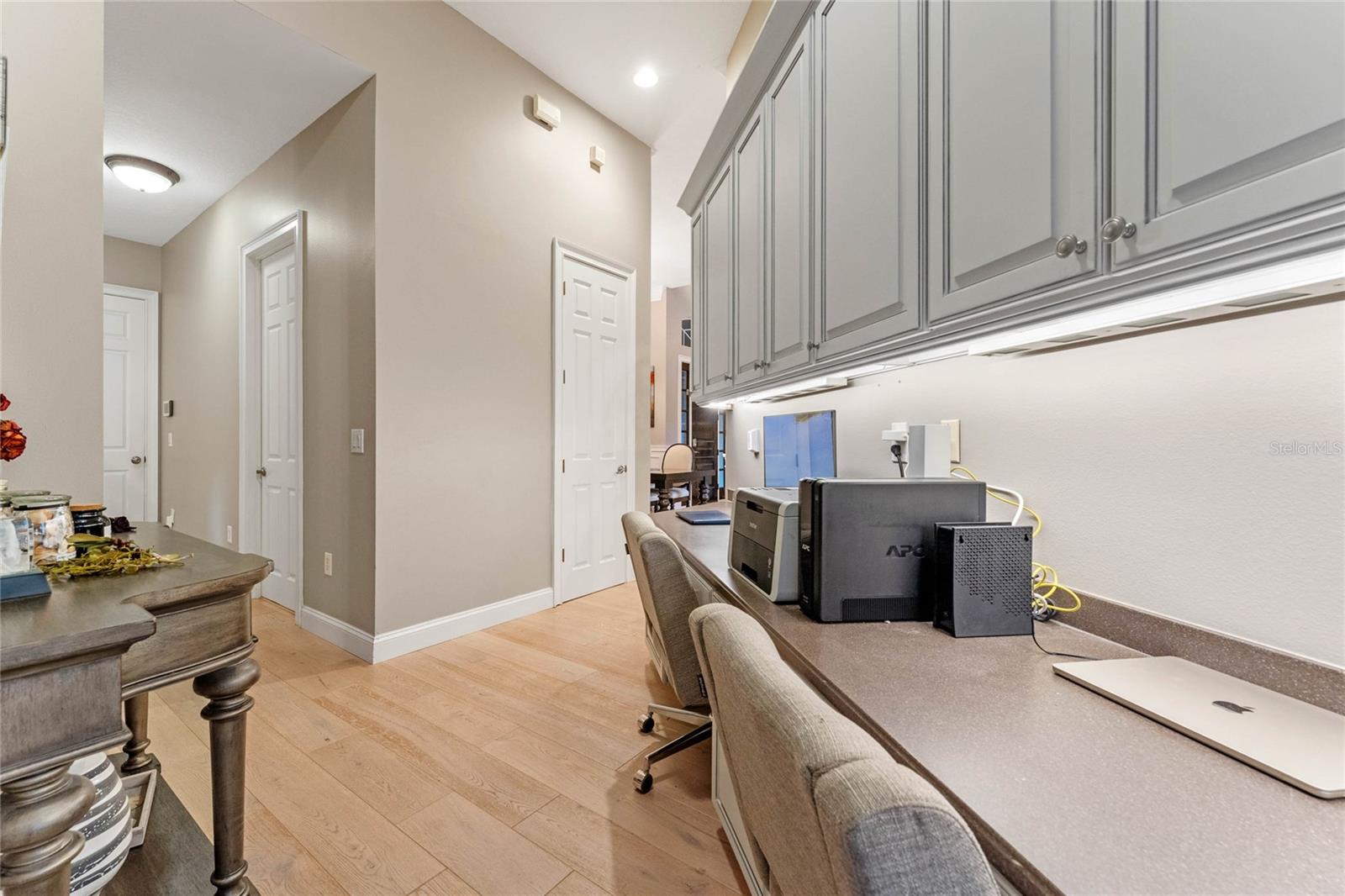 3373 Lakeview Oaks Dr