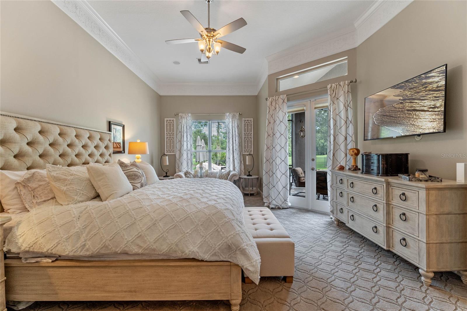 3373 Lakeview Oaks Dr