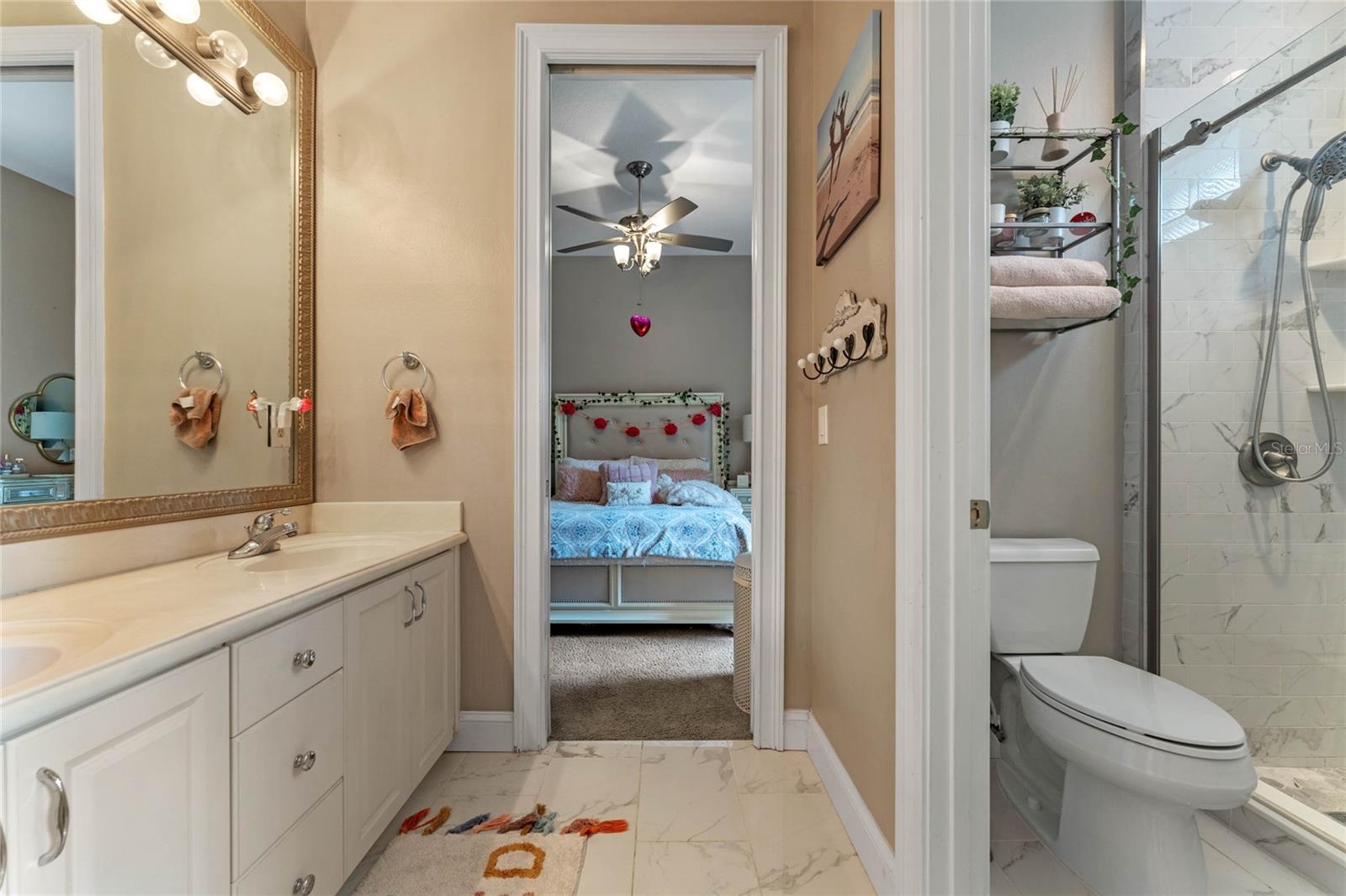 3373 Lakeview Oaks Dr