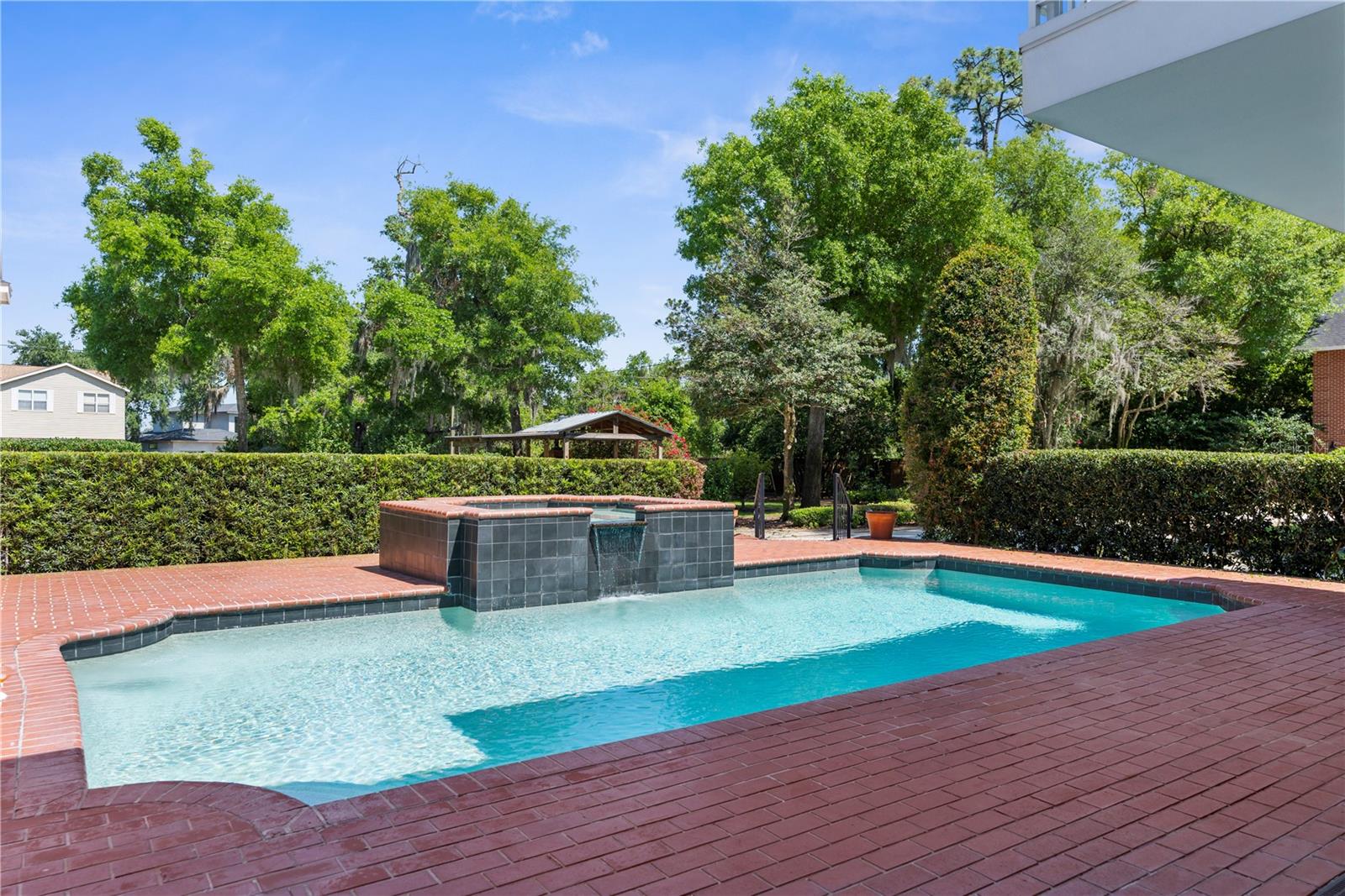 5411 Lazy Oaks Ln