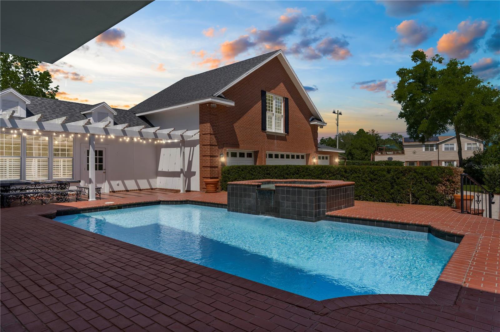 5411 Lazy Oaks Ln