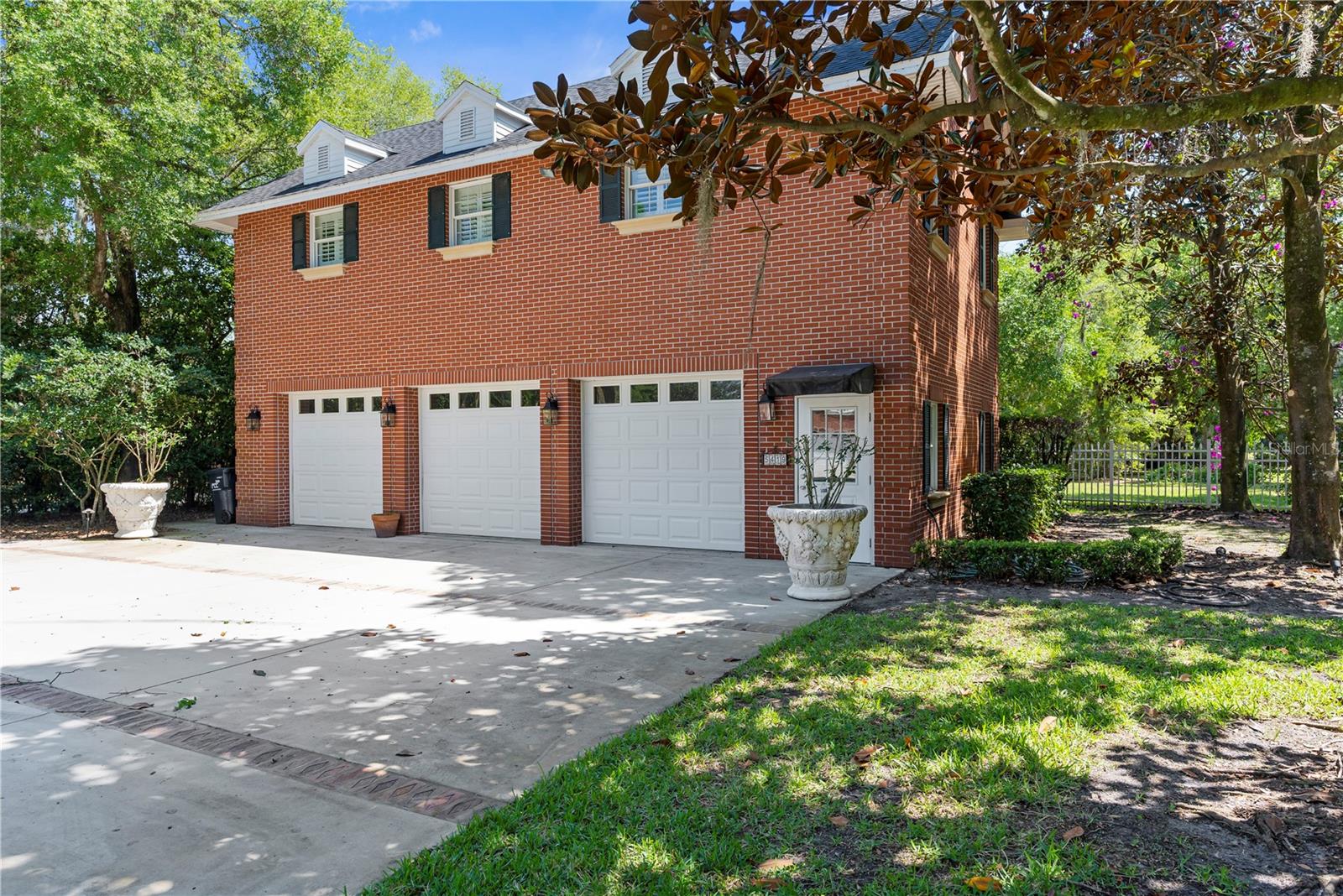 5411 Lazy Oaks Ln
