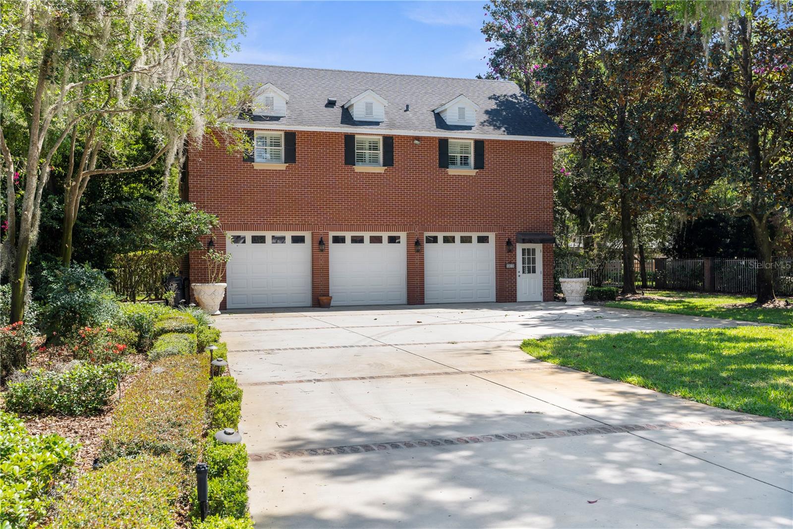 5411 Lazy Oaks Ln