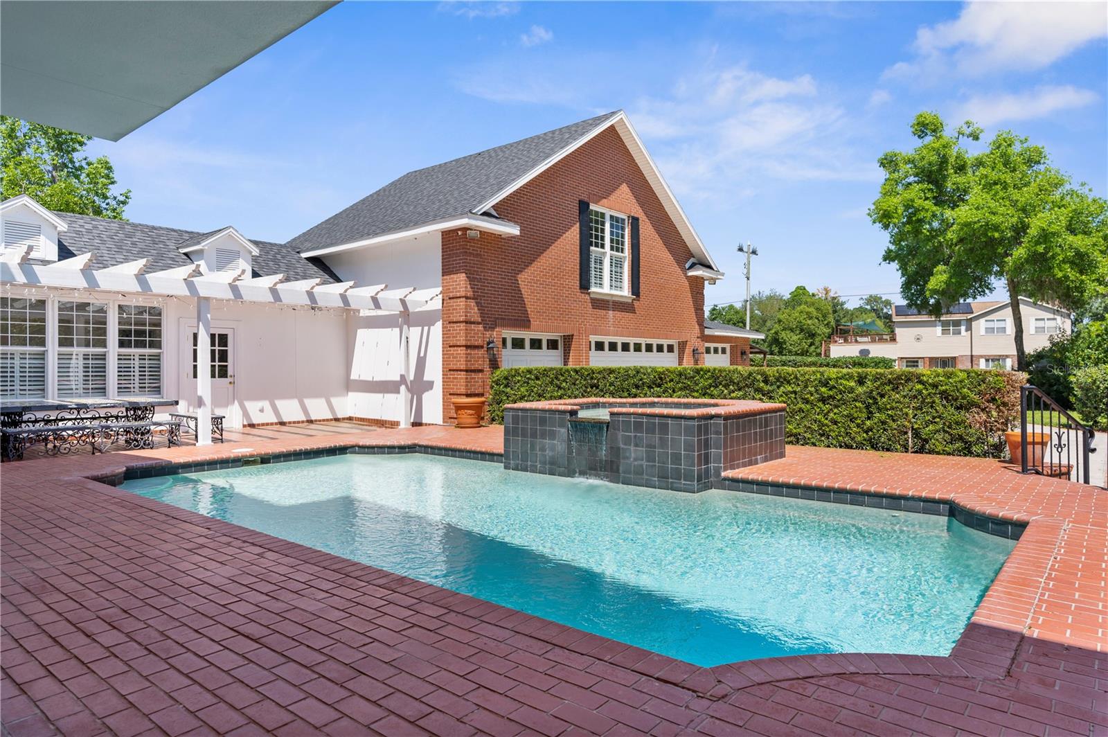 5411 Lazy Oaks Ln