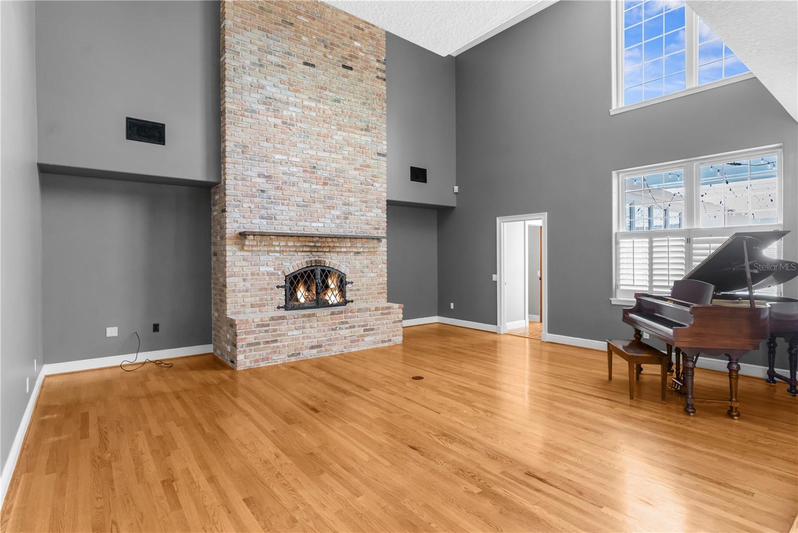 5411 Lazy Oaks Ln