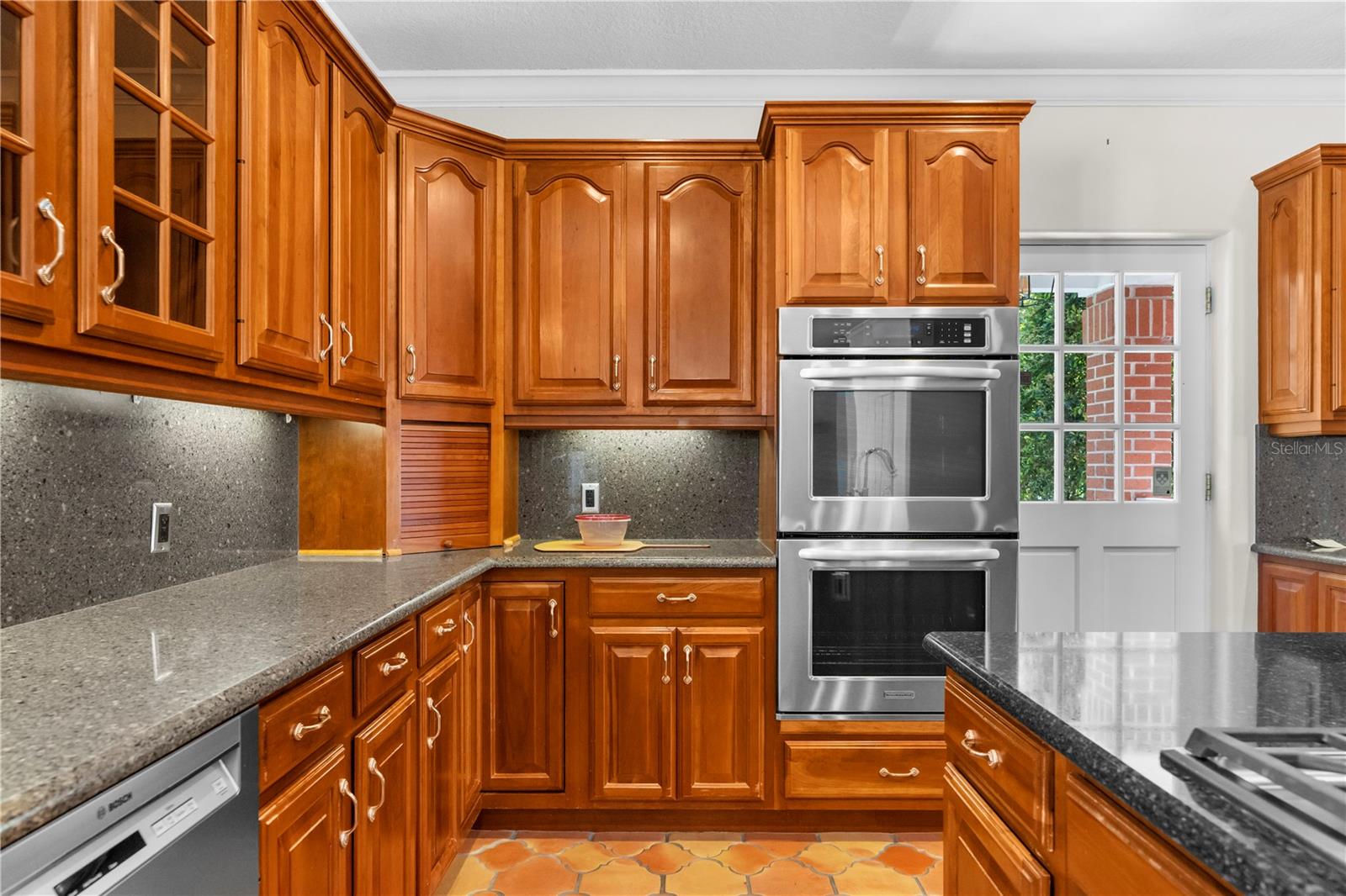 5411 Lazy Oaks Ln