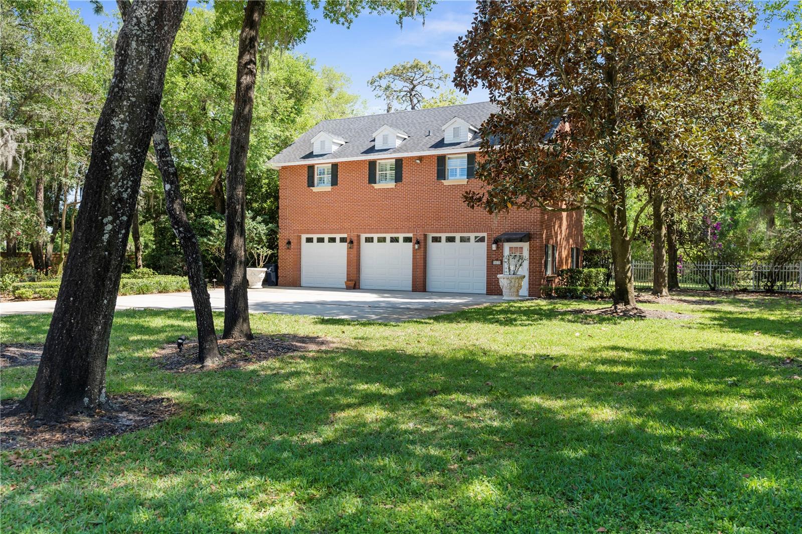 5411 Lazy Oaks Ln