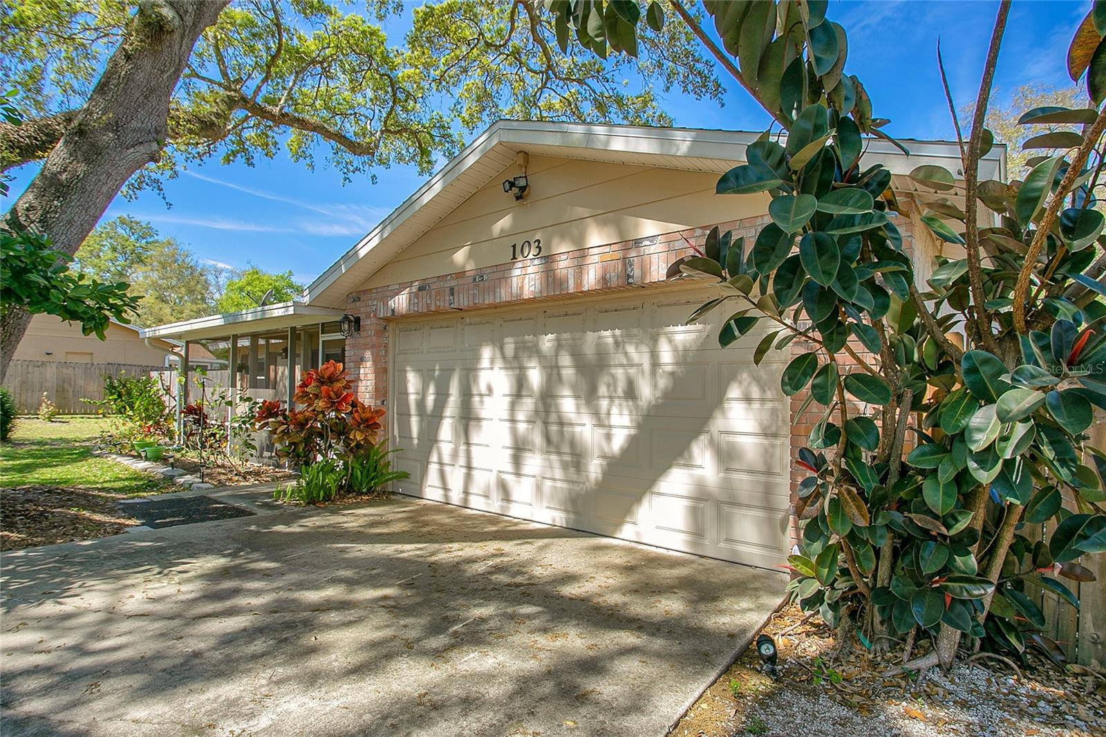 103 Des Pinar Ln