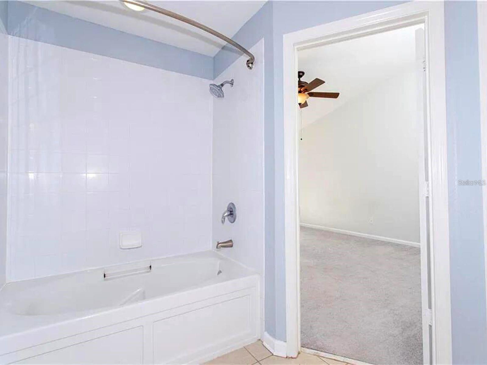 6491 Daysbrook Dr #102