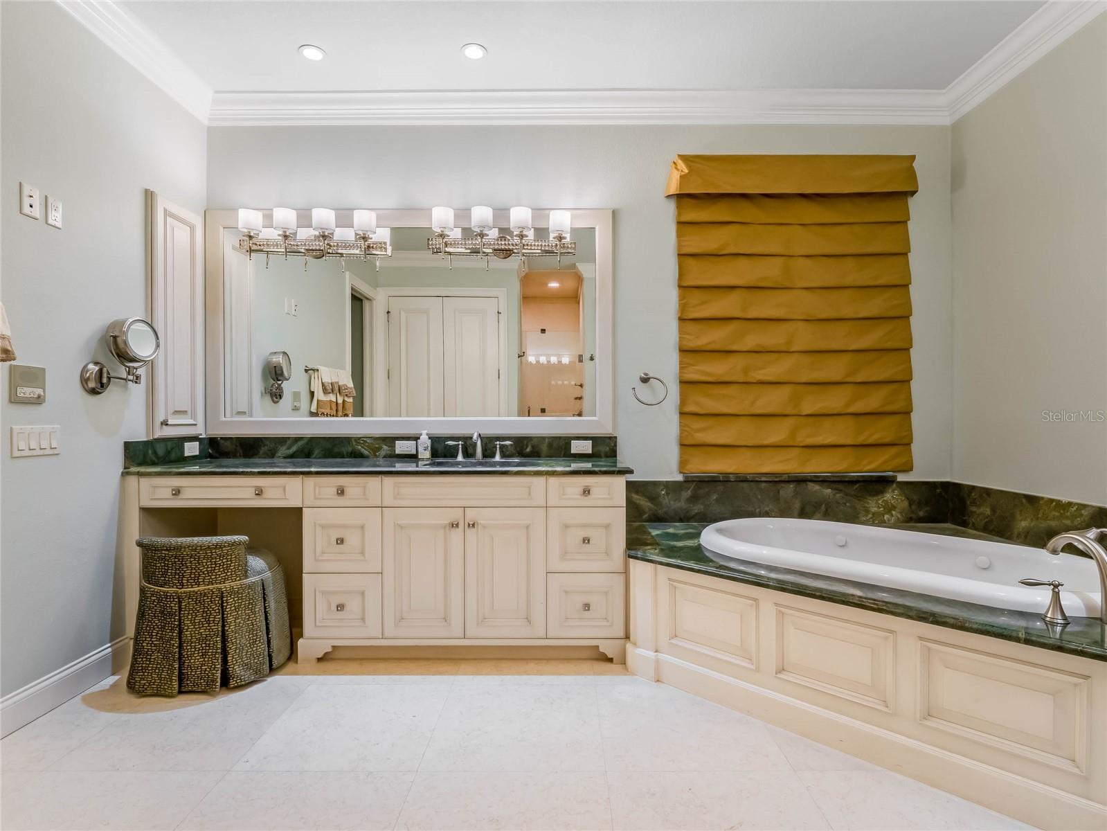 9826 Laurel Valley Dr