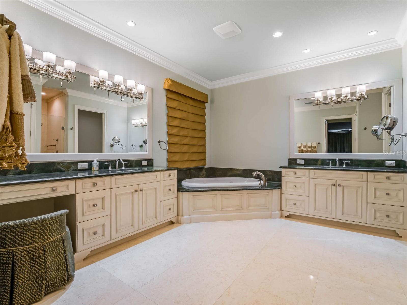 9826 Laurel Valley Dr