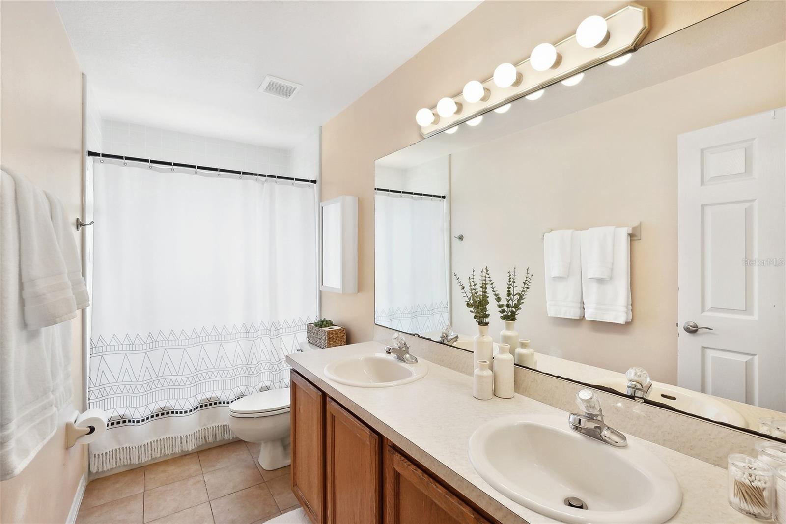 1939 S Prairie Dunes Ct