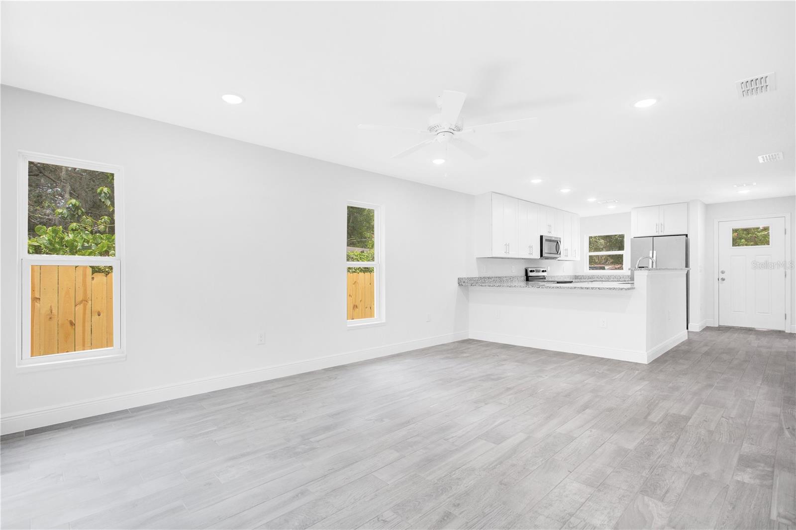 3652 Glover Ln