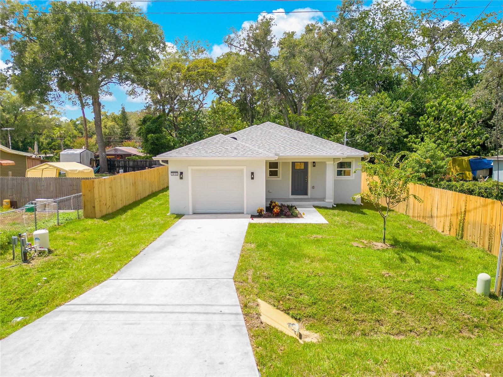 3652 Glover Ln