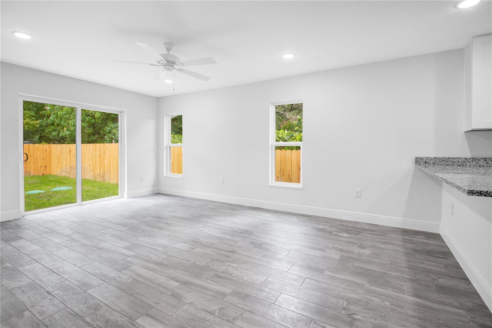 3652 Glover Ln