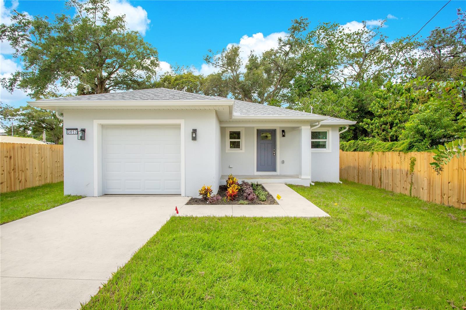 3652 Glover Ln