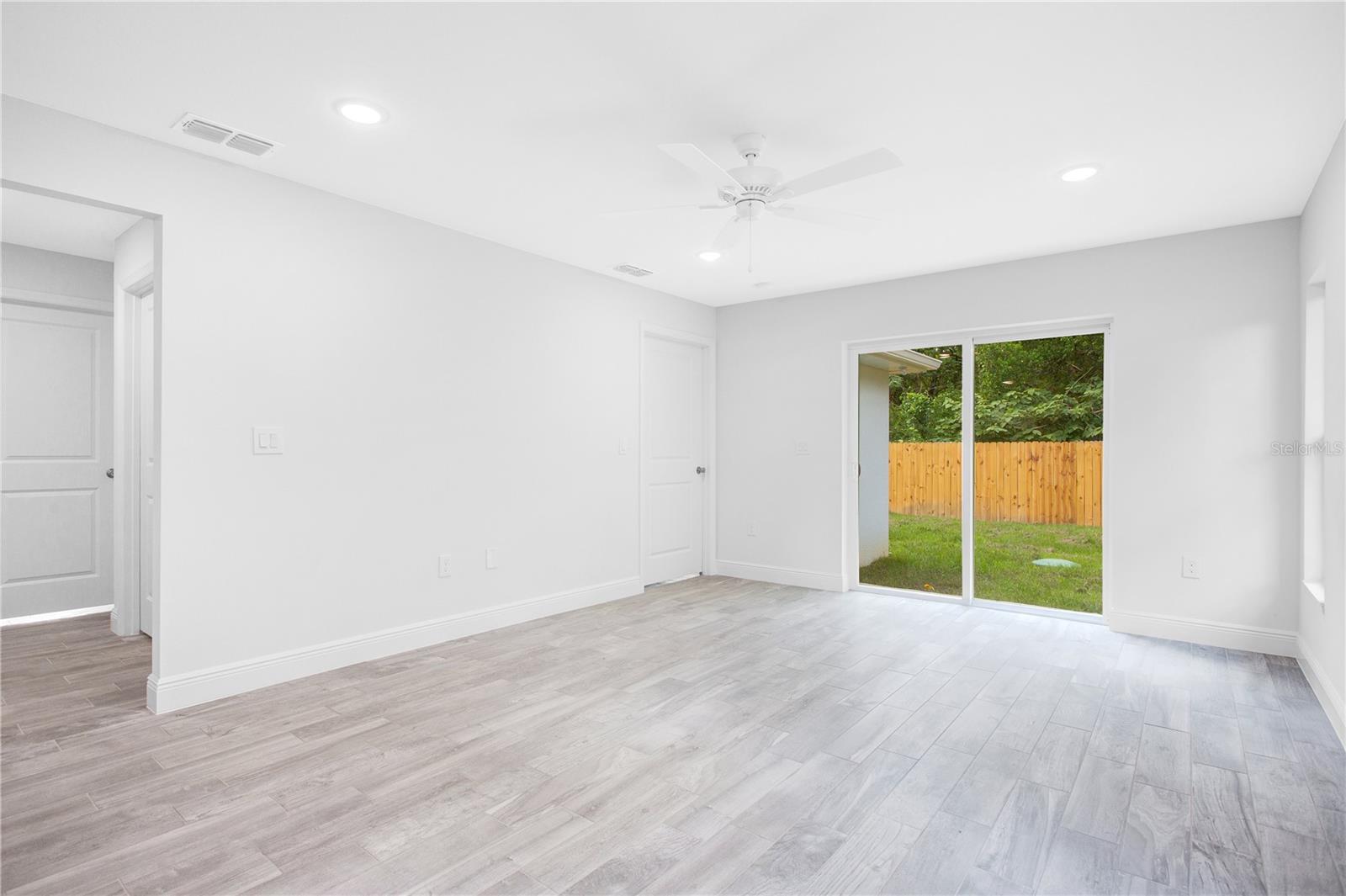3652 Glover Ln