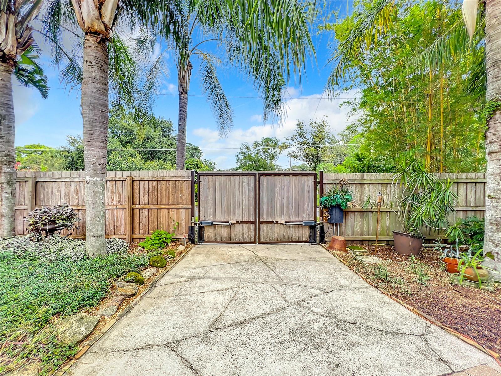 1335 Hardy Ave