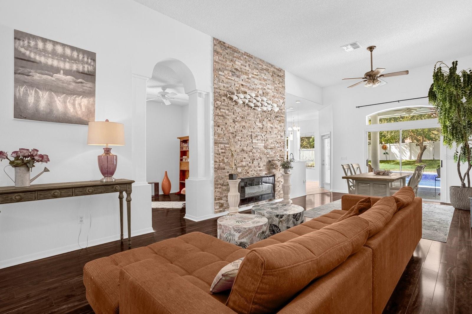 2100 Emerald Green Cir