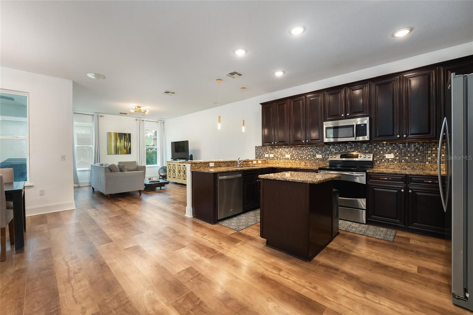 6382 Golden Dewdrop Trl