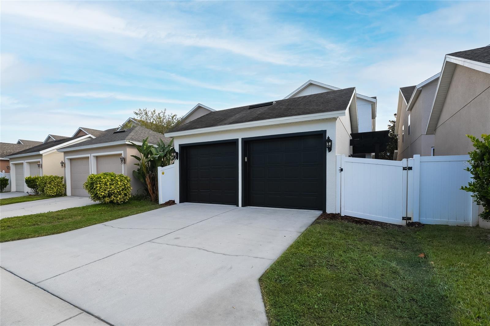 6382 Golden Dewdrop Trl