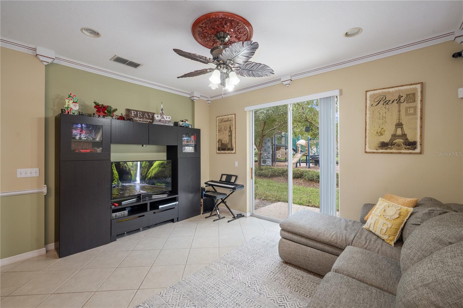 969 CRESTWOOD COMMONS AVE