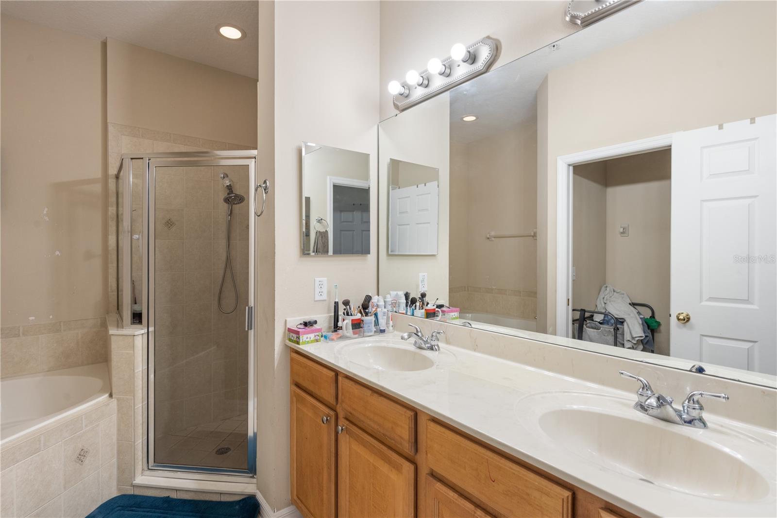 969 CRESTWOOD COMMONS AVE