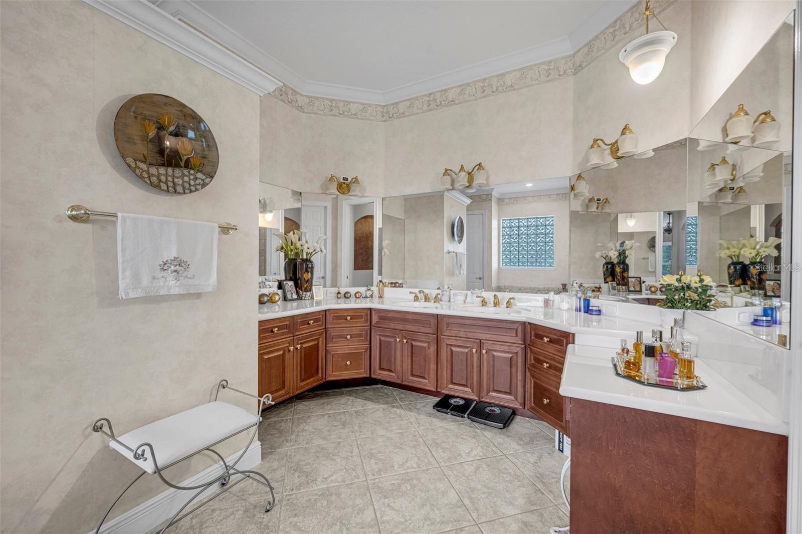 4945 KENSINGTON PARK BLVD