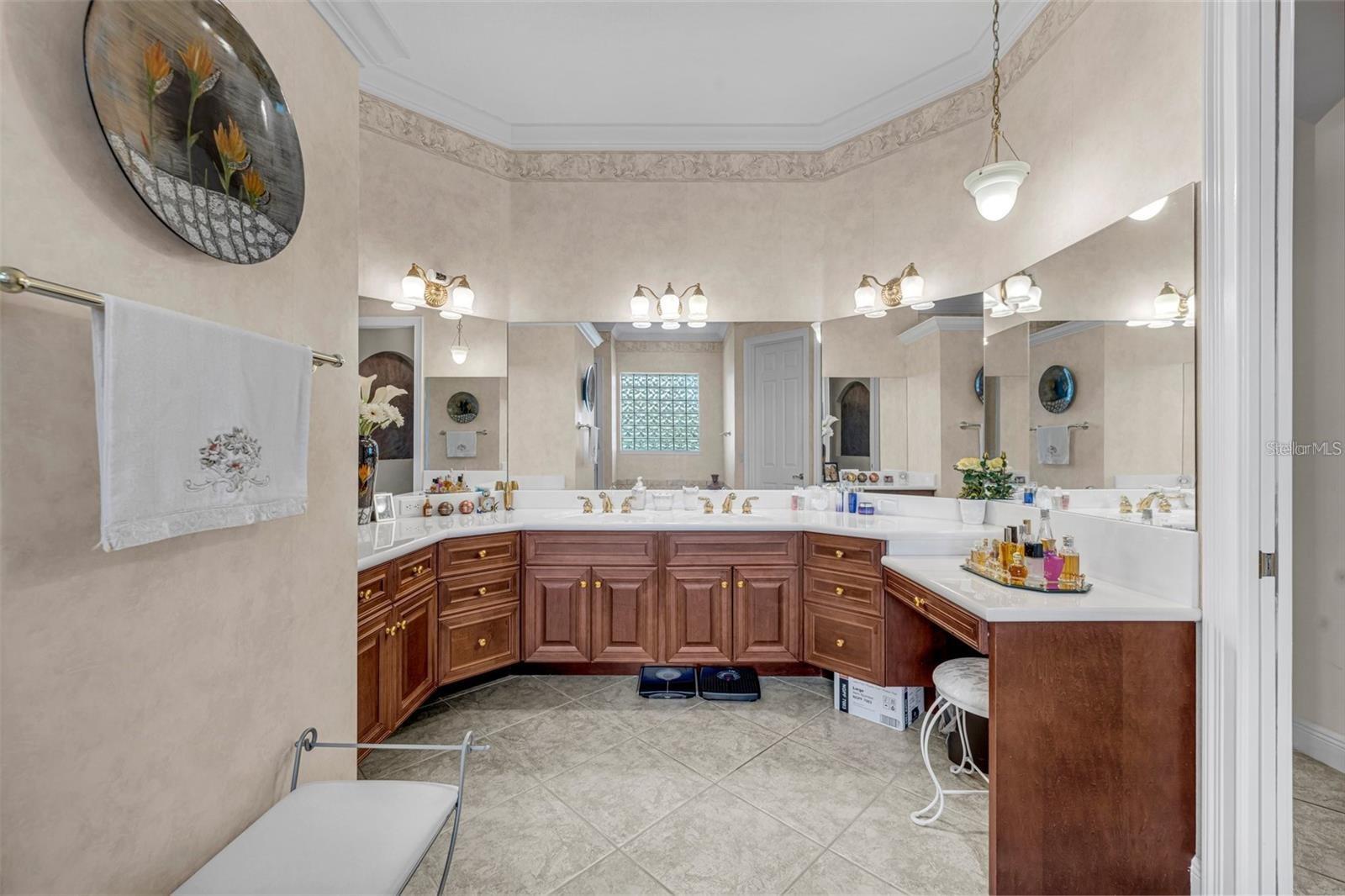 4945 KENSINGTON PARK BLVD