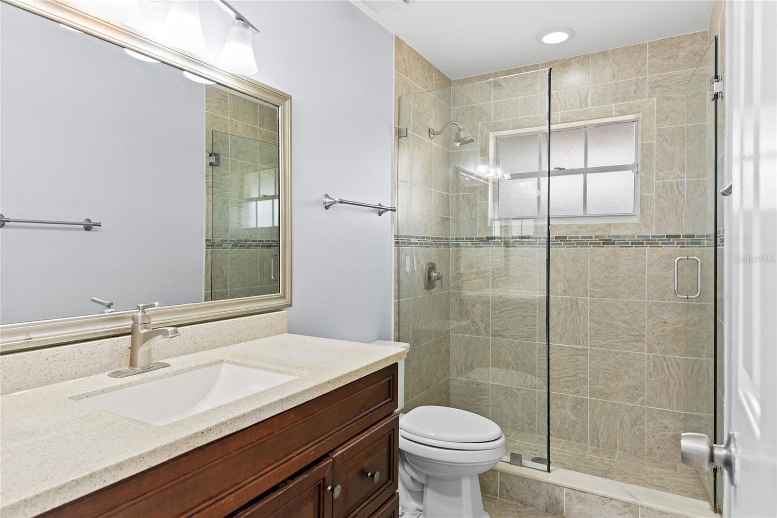 7644 Pointview Cir