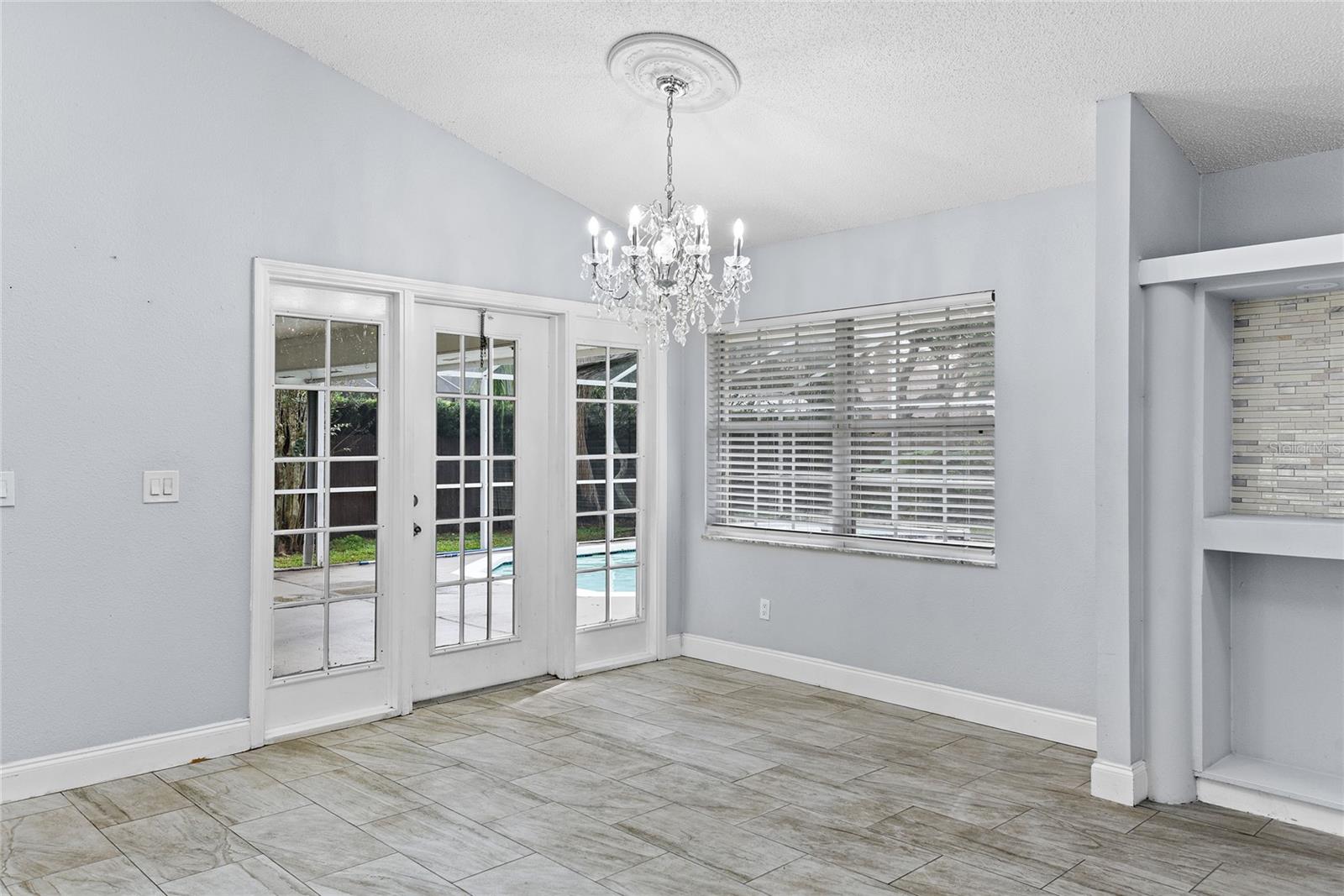7644 Pointview Cir