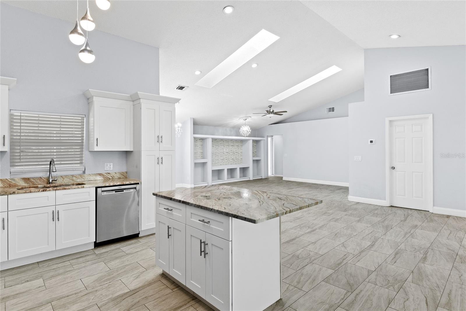 7644 Pointview Cir