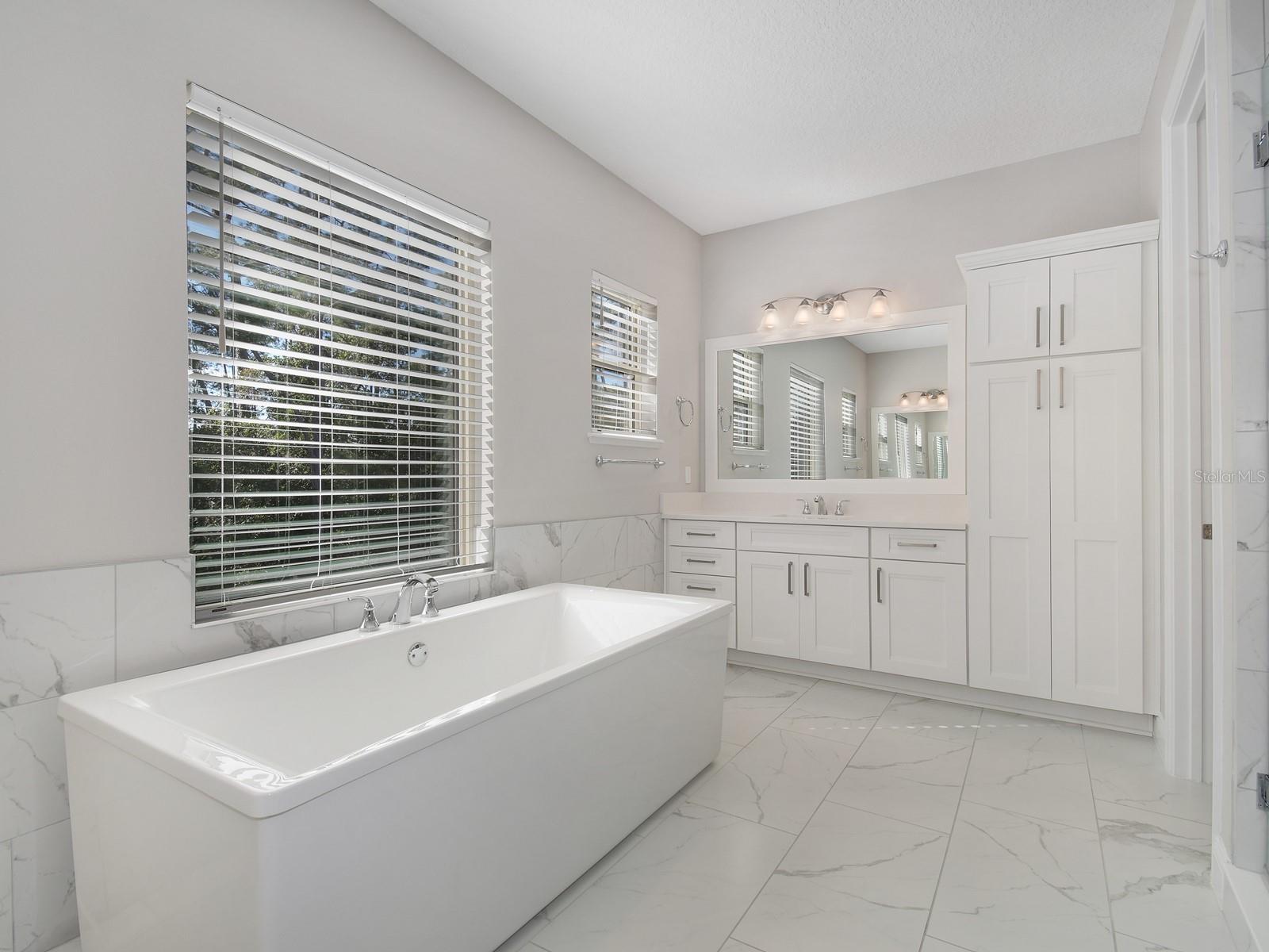 10158 Royal Island Ct