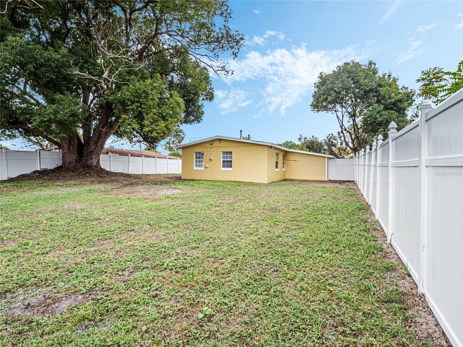 7805 Acadian Dr