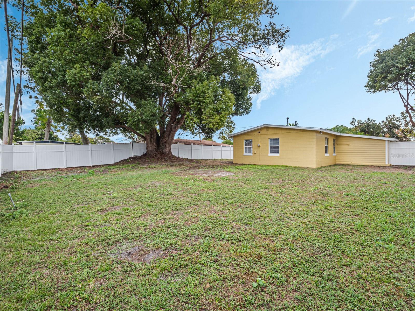 7805 Acadian Dr