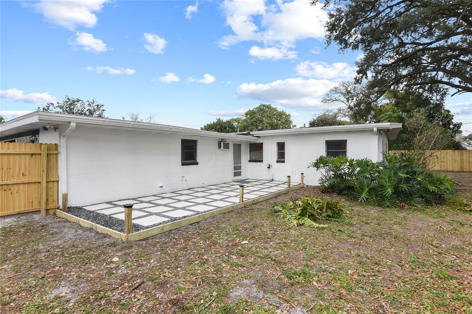 782 Carnation Dr