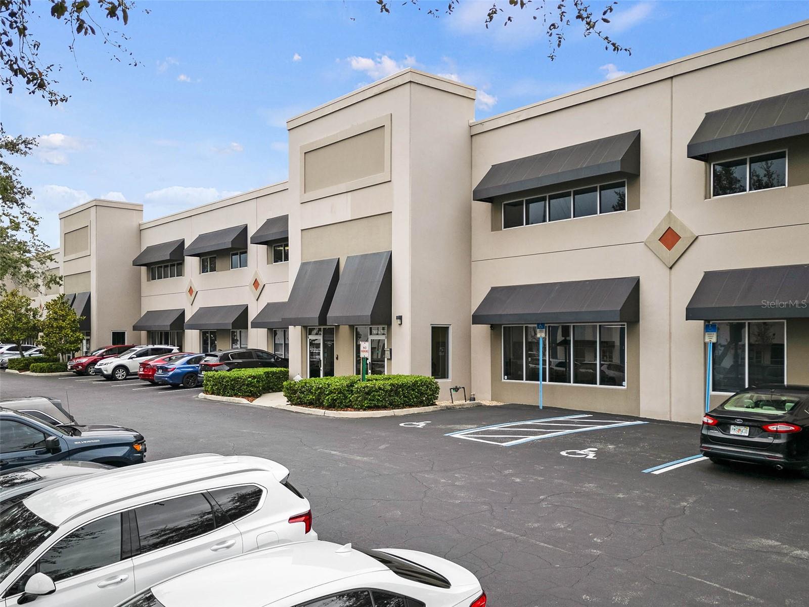 7802 Kingspointe Pkwy #202