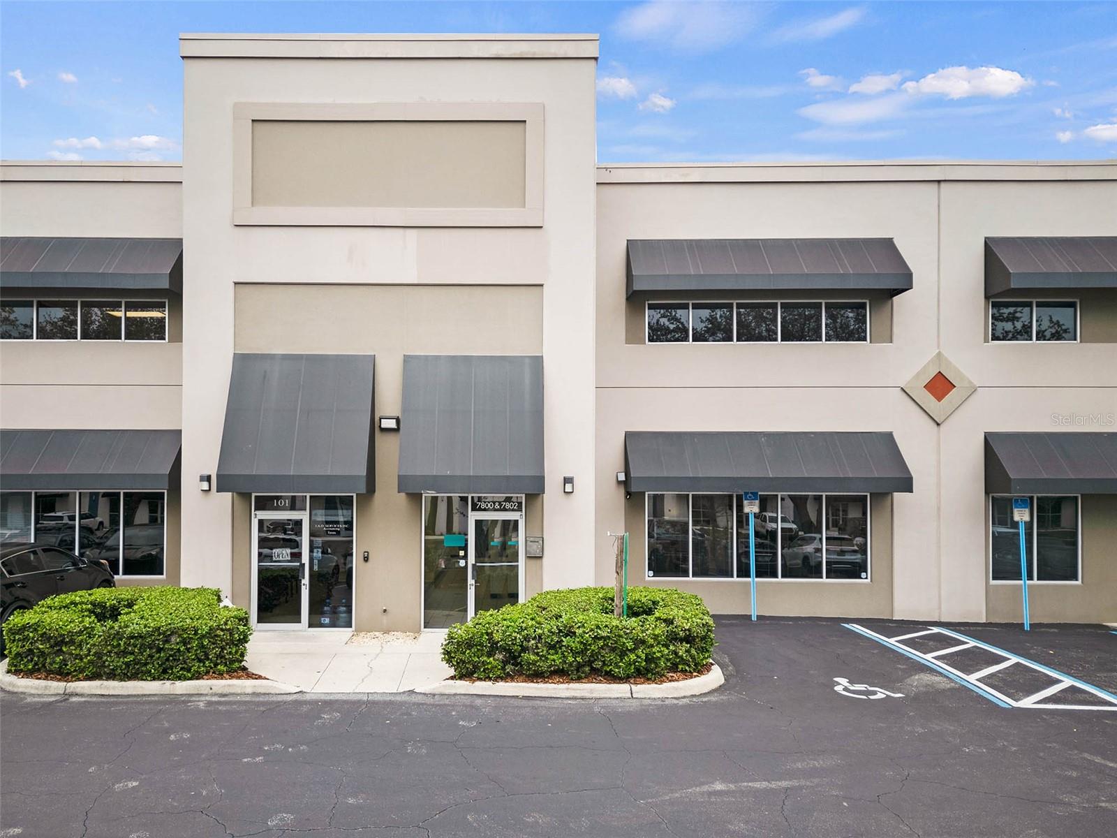 7802 Kingspointe Pkwy #202