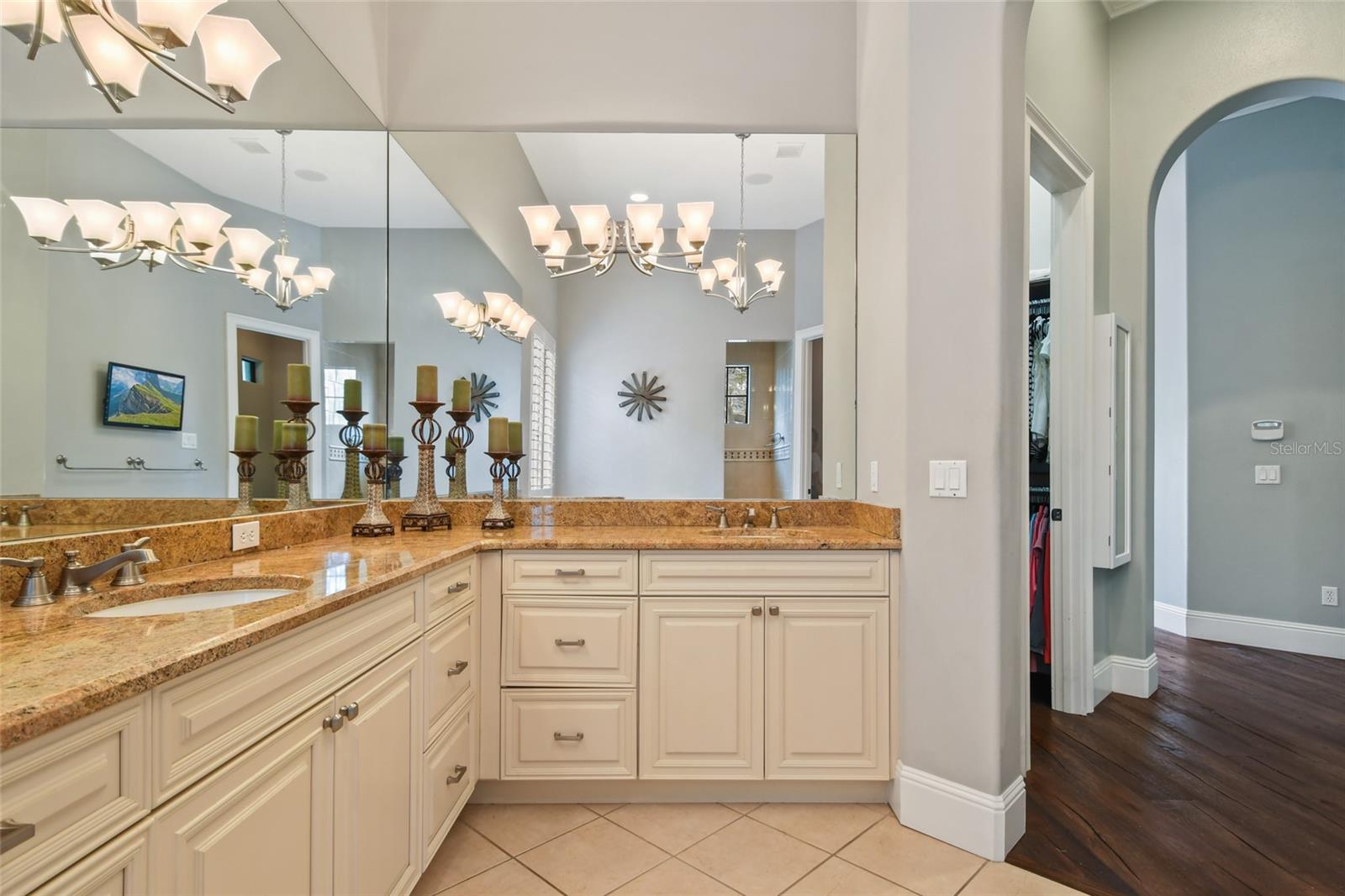 1729 Elizabeths Walk